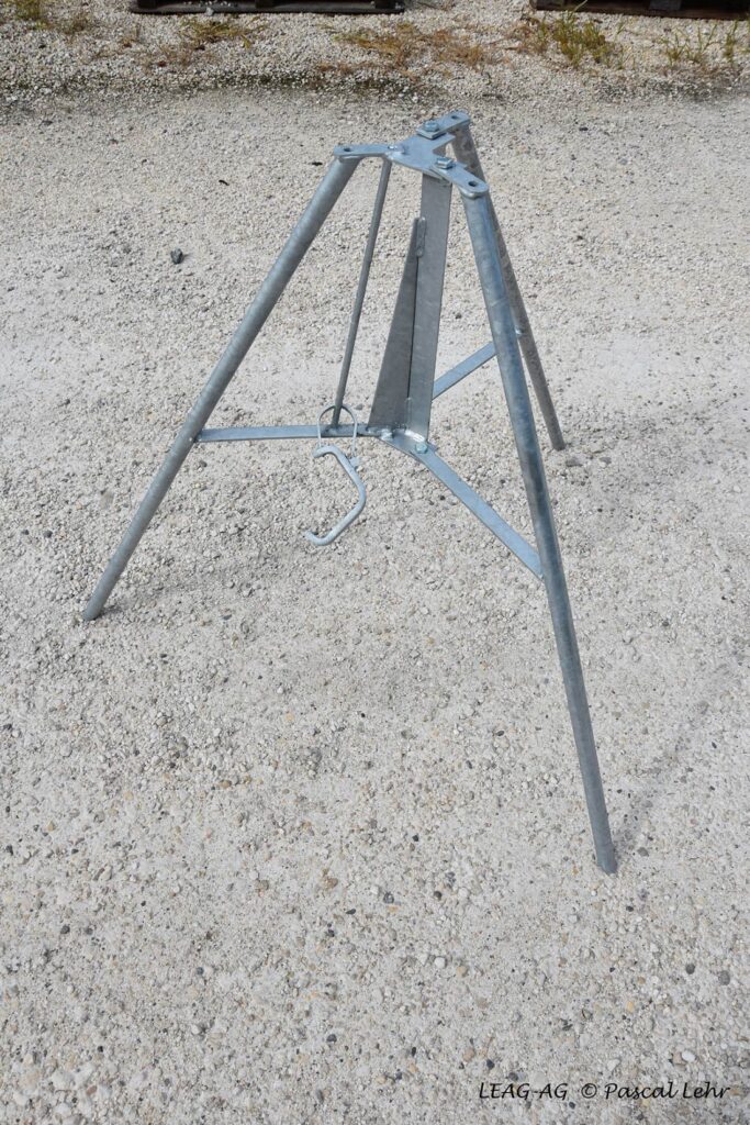 Accessoires zingués pour étais