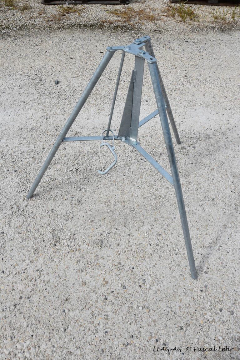 Accessoires zingués pour étais